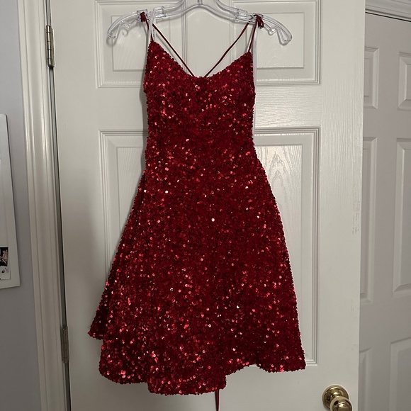 Red homecoming dress - Picture 1 of 3